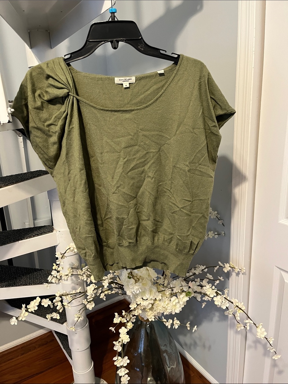 Max Studio Olive Short Sleeve Knit Top with Shoulder Twist medium